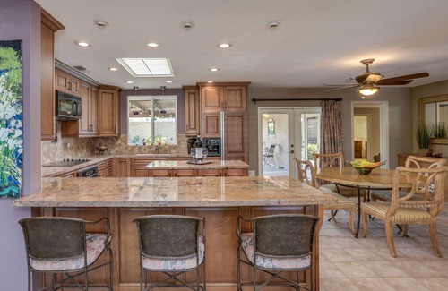 Palm Desert House | Luxury home just blocks from the magnificent El Paseo shops and restaurants