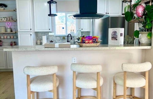 Victorville House | Luxury Home: LA, Big Bear & LV - 5 Mins to Mall