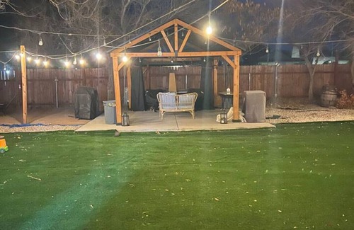 Victorville House | Luxury Home: LA, Big Bear & LV - 5 Mins to Mall