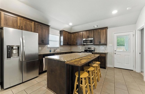 Fort Worth House | Luxury Home Mins to JPS, Medical City, Historic District, Zoo, Water Garden