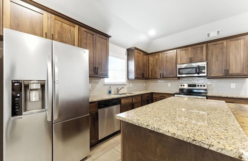 Fort Worth House | Luxury Home Mins to JPS, Medical City, Historic District, Zoo, Water Garden