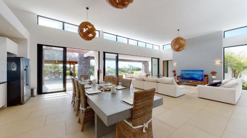 Roches Noires Villa | Luxury home
