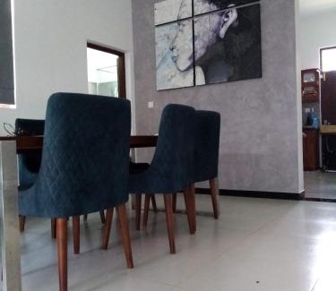 Ja-Ela House | Luxury Home near Airport
