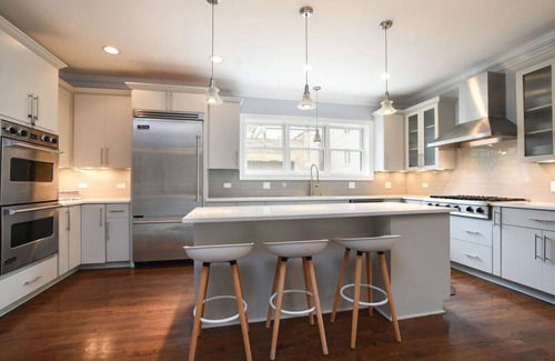 North Center House | Luxury Home near Wrigley, Boystown & Andersonville