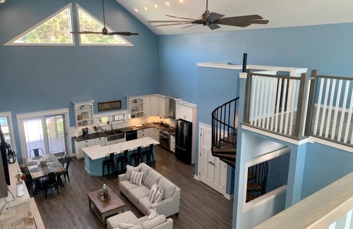 West Wing Estates House | Luxury Home-NEW Outdoor Pavilion, Heated Pool, Volleyball Court, Fire Pit & MORE