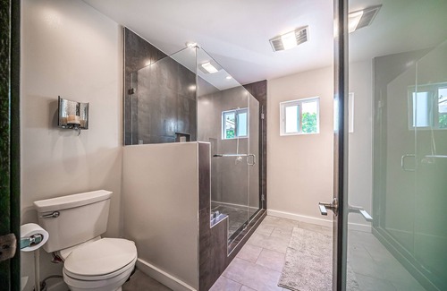 Valley Glen House | Luxury home pool & Jacuzzi. 10 mins to universal studio 15 mins to Hollywood