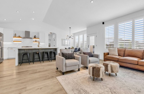 South Jordan House | Luxury home w/heated swimming pool 15 min from mountains.