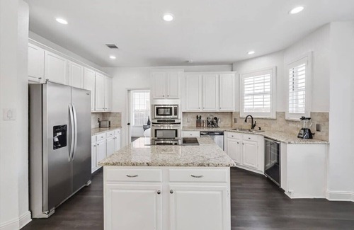 Flower Mound House | Luxury Home w Hot Tub near DFW Airport