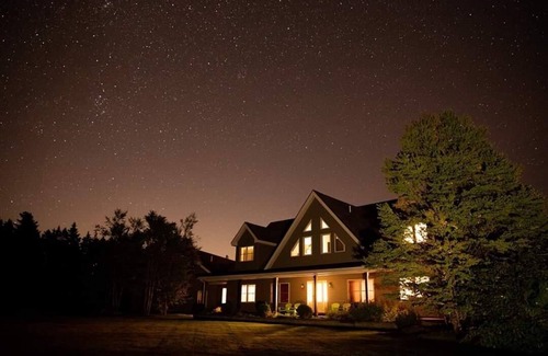 Bernard House | Luxury Home w/INDOOR POOL 20mins BarHarbor boardersAcadia National Par