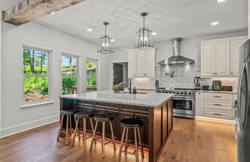 Gainesville House | Luxury Home w/Private Dock and Pool