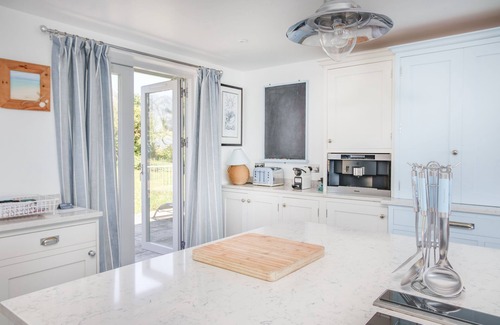Bigbury-on-Sea House | Luxury home with parking 450m from Bigbury Beach