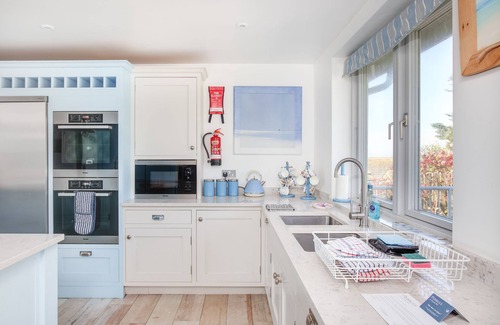 Bigbury-on-Sea House | Luxury home with parking 450m from Bigbury Beach