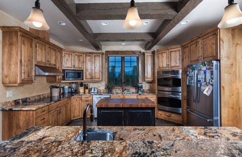 West Glacier House | Luxury Home with Amazing Mountain Views of Glacier Park, 1 mile from entrance