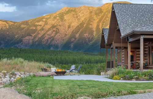 West Glacier House | Luxury Home with Amazing Mountain Views of Glacier Park, 1 mile from entrance