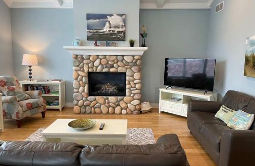 South Haven House | Luxury Home with Harbor Views Hot Tub Walk to North Beach Dog Friendly