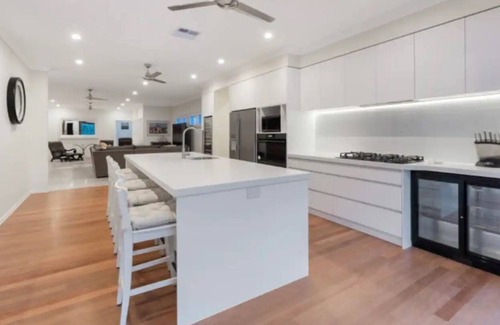 Clayfield House | Luxury Home with Magnesium Pool