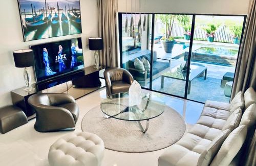 Naples House | Luxury Home with Pool & Spa