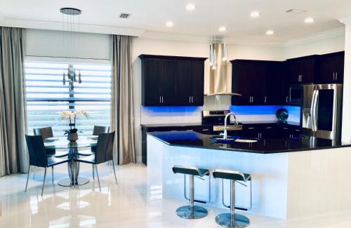 Naples House | Luxury Home with Pool & Spa