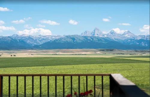 Tetonia House | Luxury Home with Stunning 4 Peak Views