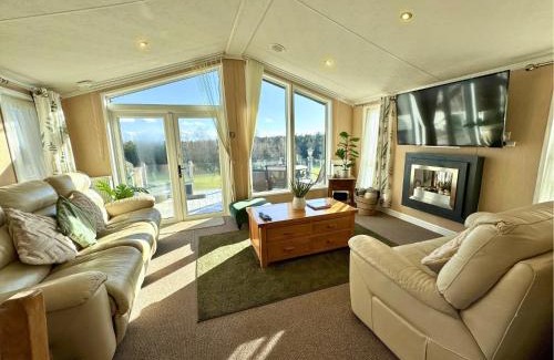 Swarland House | Luxury Hot Tub Lodge, Panoramic Views & Free Golf, Dog Friendly
