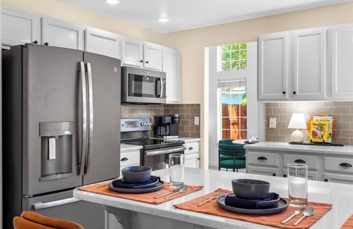 Southeast Boise House | Luxury! Hot tub, miniputt, sauna, game room, pets