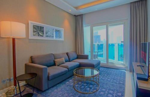 Downtown Dubai Apartment | Luxury Hotel Apartment With A Canal View