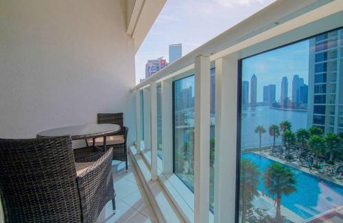 Downtown Dubai Apartment | Luxury Hotel Apartment With A Canal View