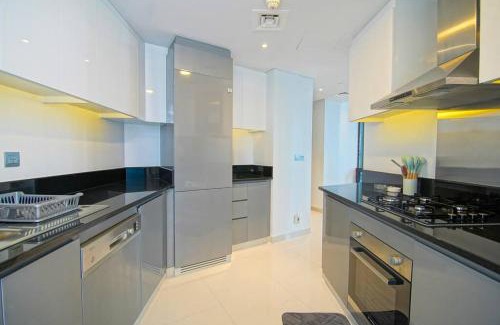 Downtown Dubai Apartment | Luxury Hotel Apartment With A Canal View