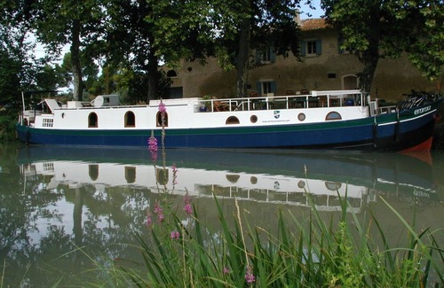 Villepinte Boat Rental | Luxury hotel barge