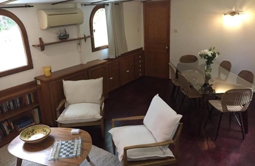 Villepinte Boat Rental | Luxury hotel barge