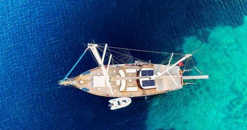 Bodrum City Center Boat Rental | Luxury Hotel Boat in Bodrum Marina
