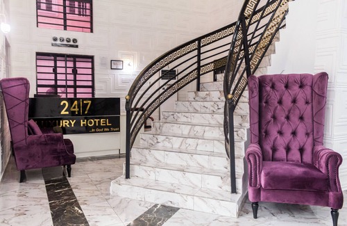 Ofin House | Luxury Hotel Deluxe Room - Sleeps 2 - Gym - Pool