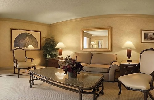 Sunrise Manor Hotel | Luxury Hotel Stay Near Las Vegas Strip with Casino & Resort Amenities
