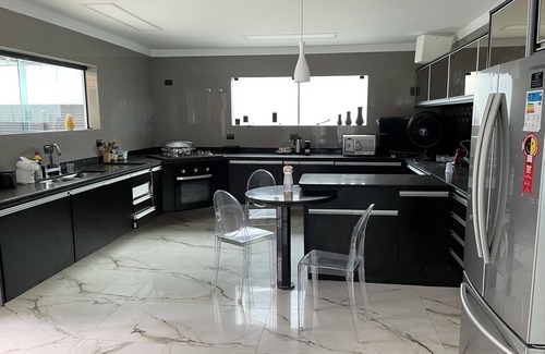 Jardim Centenario House | Luxury House in Enseada - For up to 26 People