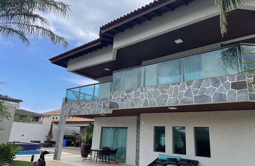 Jardim Centenario House | Luxury House in Enseada - For up to 26 People