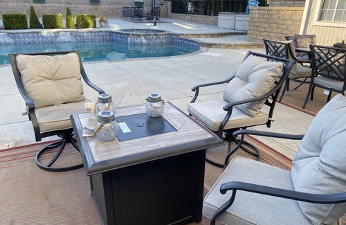 Santa Clarita House | Luxury House in Santa Clarita with Pool and Jacuzzi