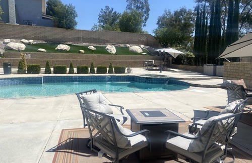 Santa Clarita House | Luxury House in Santa Clarita with Pool and Jacuzzi