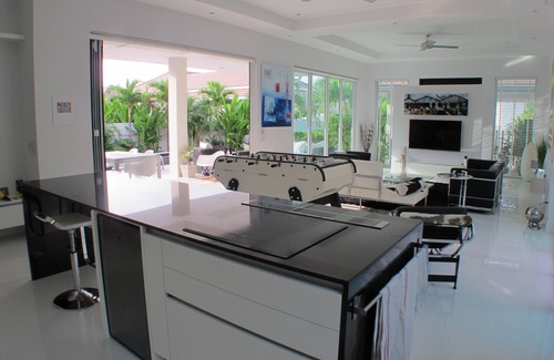 Hua Hin Villa | Luxury house in a quiet and charming area. 10 minutes drive to town and beaches