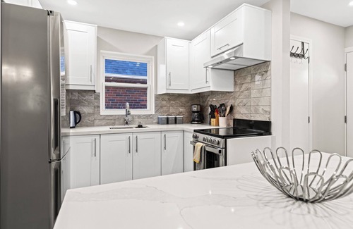 East York House | Luxury House Midtown Toronto 4BR/2BA