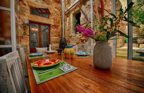 Mellieha Villa | Luxury House of Character Golden Bay/Manikata.