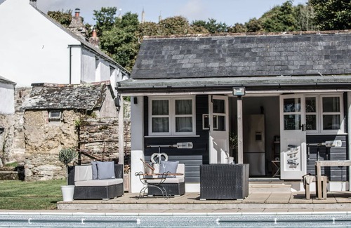 Newquay House | Luxury house sleeping 14 with stunning outdoor pool set privately in 10 acres