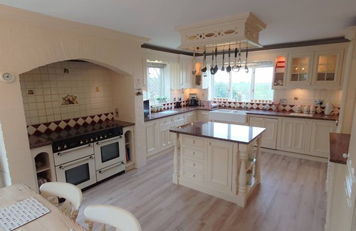 Colwyn Bay House | Luxury house with amazing panoramic views, 5 min from coast, private pool