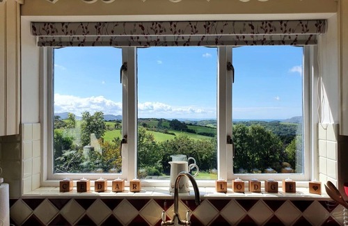 Colwyn Bay House | Luxury house with amazing panoramic views, 5 min from coast, private pool