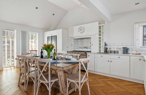Saundersfoot House | Luxury House With Amazing Sea Views, 4 En-Suite Bedrooms, Private Swimming Pool