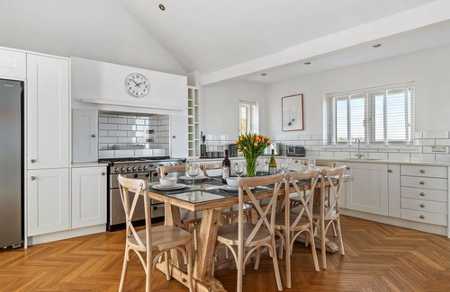 Saundersfoot House | Luxury House With Amazing Sea Views, 4 En-Suite Bedrooms, Private Swimming Pool