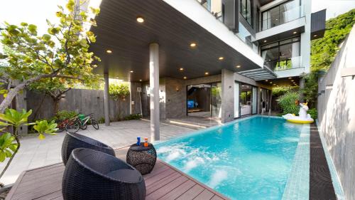Tho Quang Beach Villa | Luxury huge pool villa - Free pick up and Full AC
