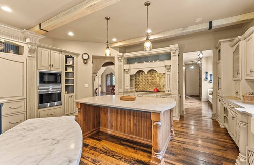 Lexington House | Luxury in Lexington - 9BR, 9BA, 5 Acres, Pool, Spa