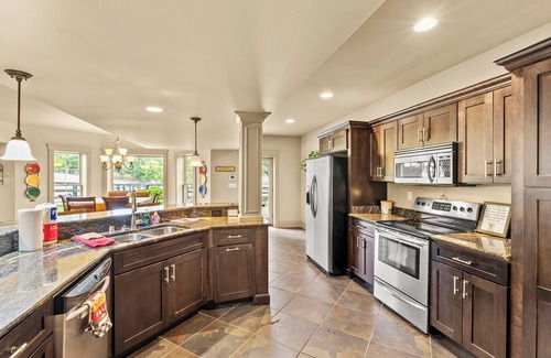 Lexington House | Luxury in Lexington - 9BR, 9BA, 5 Acres, Pool, Spa
