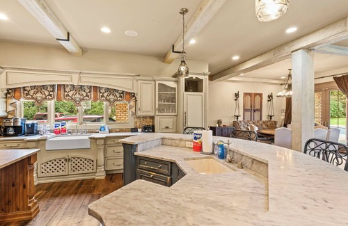 Lexington House | Luxury in Lexington - 9BR, 9BA, 5 Acres, Pool, Spa