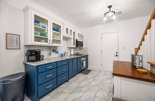 Alexandria House | Luxury in the Park, King Beds, Washer & Dryer